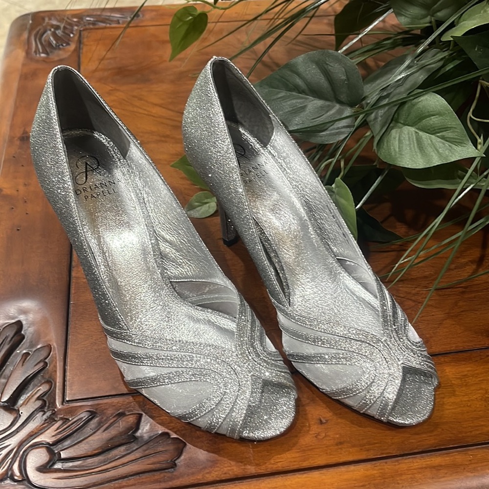 Silver dressy open-two shoe